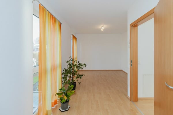 Grosszügiges 1.5-Zimmer-Reiheneinfamilienhaus an bevorzugter Wohnlage 8