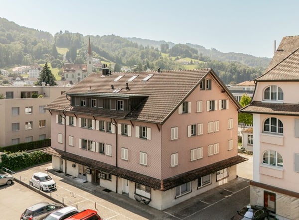 An Top-Lage: Mehrfamilienhaus mit bewilligtem Ausbaupotenzial 2
