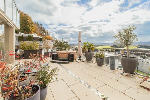 Hochwertige 1.5-Terrassenwohnung - Exklusives Wohnerlebnis mit spektakulärer Weitsicht 4