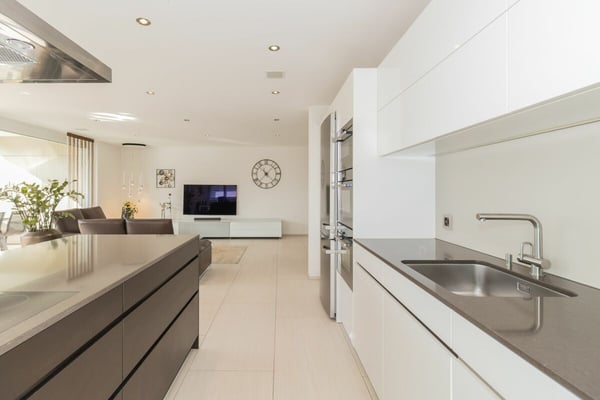 Hochwertige 1.5-Terrassenwohnung - Exklusives Wohnerlebnis mit spektakulärer Weitsicht 9