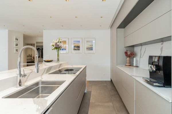 Design trifft Wohnkomfort - 1.5-Zimmer-Einfamilienhaus mit hochwertigem Ausbau und Aussenpool 10