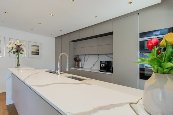 Design trifft Wohnkomfort - 1.5-Zimmer-Einfamilienhaus mit hochwertigem Ausbau und Aussenpool 11