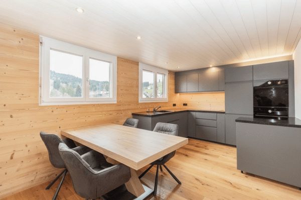 1.5-Zimmer-Maisonettewohnung mit sonnigem Balkon und moderner Ausstattung 2