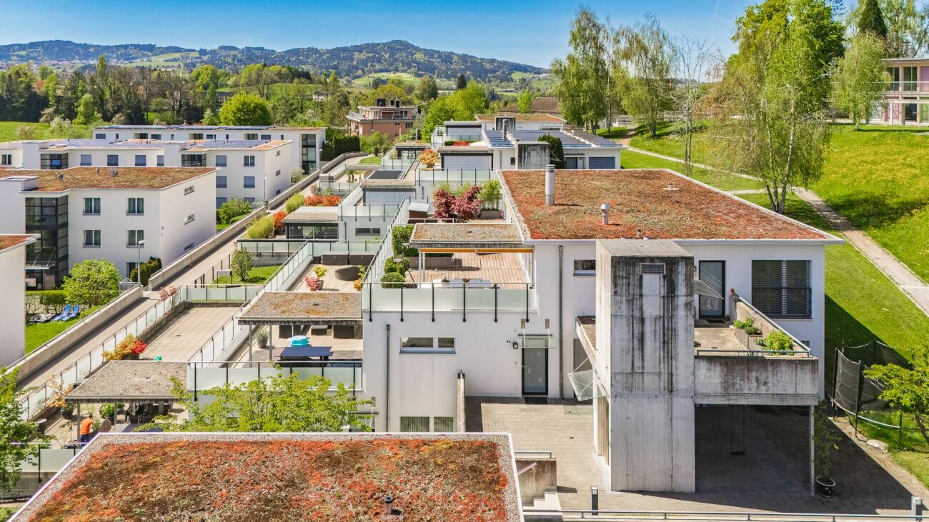 Modernes 6.5-Zimmer-Terrassenhaus mit Weitsicht und grosszügigem Aussenbereich