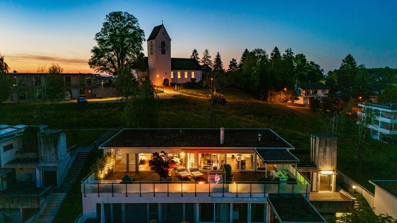 Modernes 6.5-Zimmer-Terrassenhaus mit Weitsicht und grosszügigem Aussenbereich