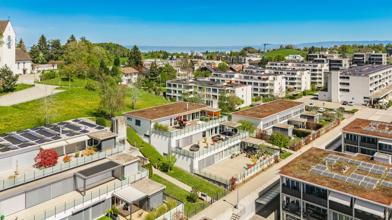 Modernes 6.5-Zimmer-Terrassenhaus mit Weitsicht und grosszügigem Aussenbereich