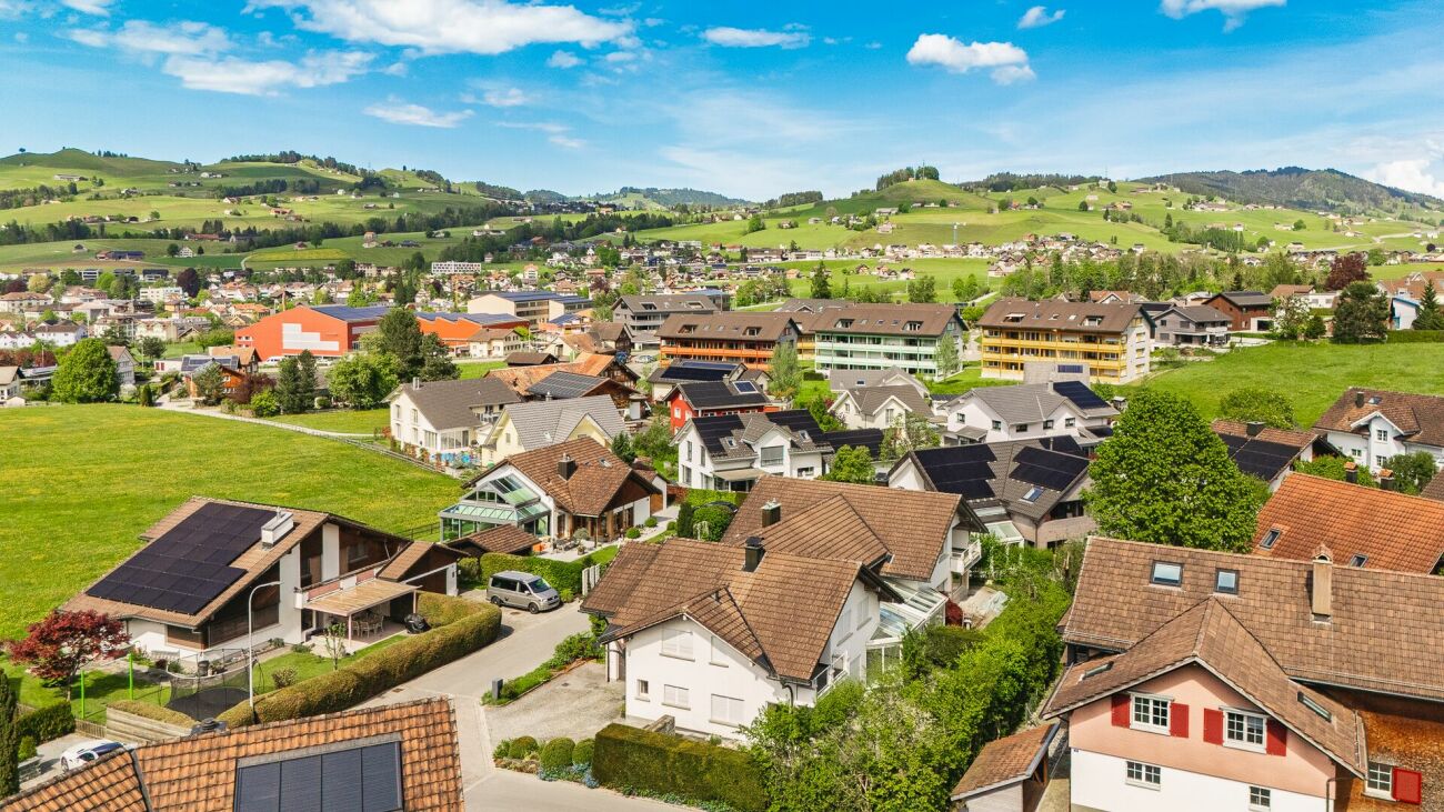 Grosses 6.5-Zimmer DEFH an bevorzugter Wohnlage - modernisiert und sofort bezugsbereit