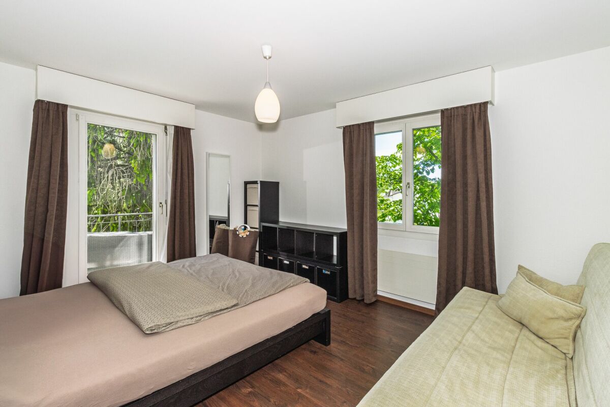 7.5-Zimmer-Landhausvilla mit Seesicht auf grossem Grundstück