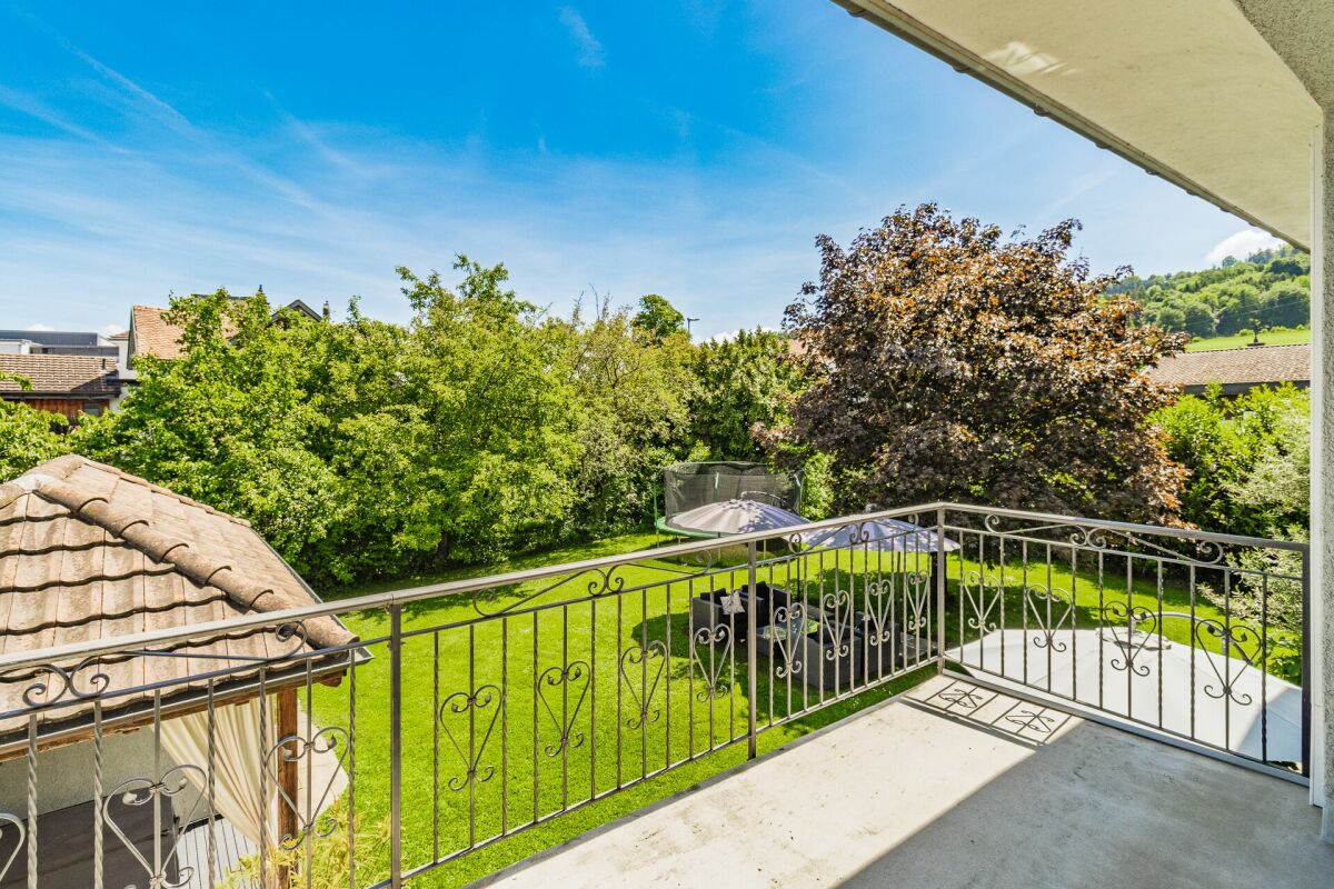 7.5-Zimmer-Landhausvilla mit Seesicht auf grossem Grundstück