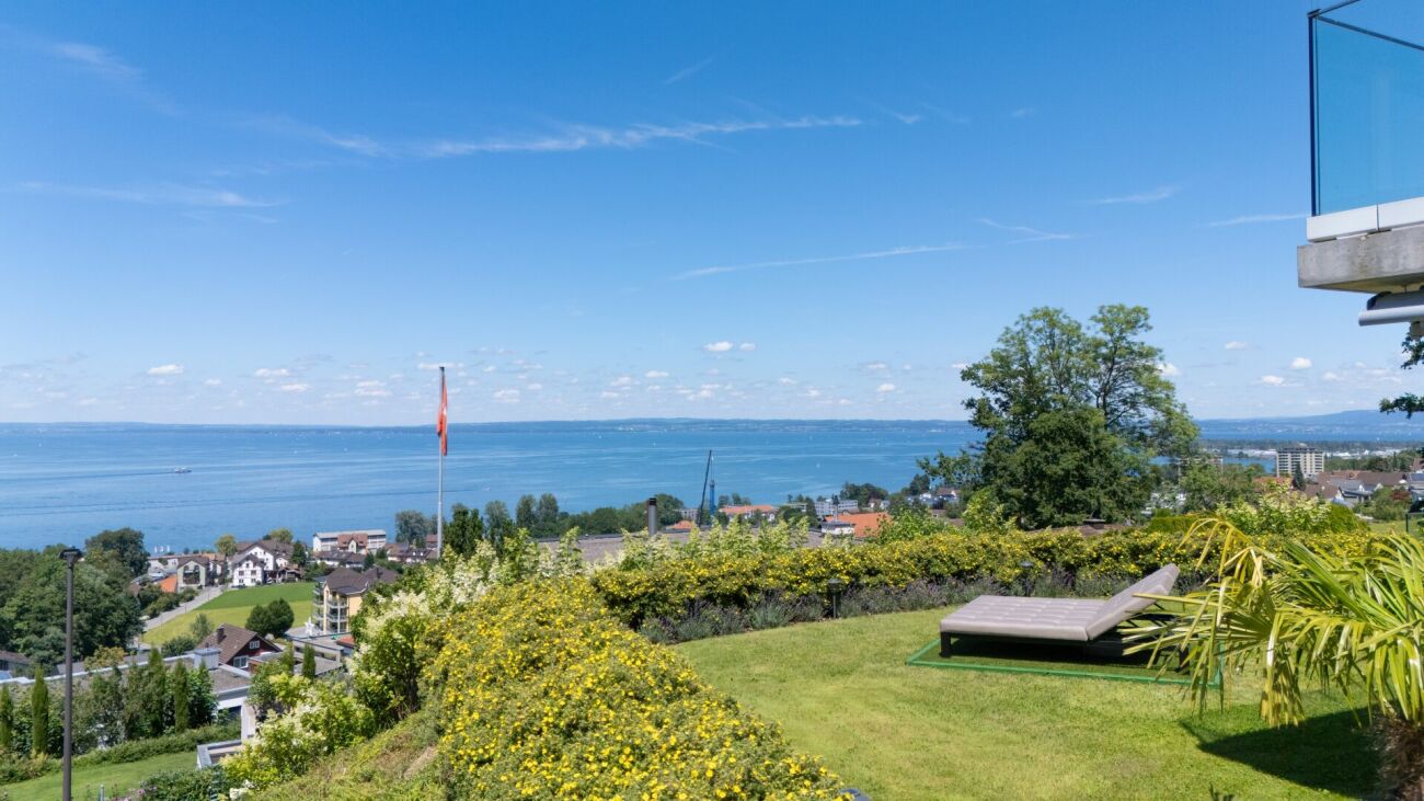 Ein Logenplatz über dem Bodensee - Edle Gartenwohnung mit Panoramasicht