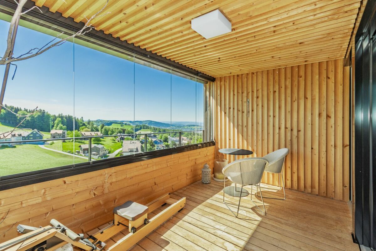 Ein Logenplatz über dem Bodensee - Premium Dach-Maisonette im hochwertigen Vollholzbau