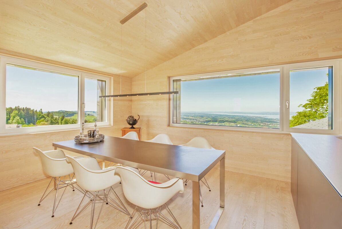 Ein Logenplatz über dem Bodensee - Premium Dach-Maisonette im hochwertigen Vollholzbau