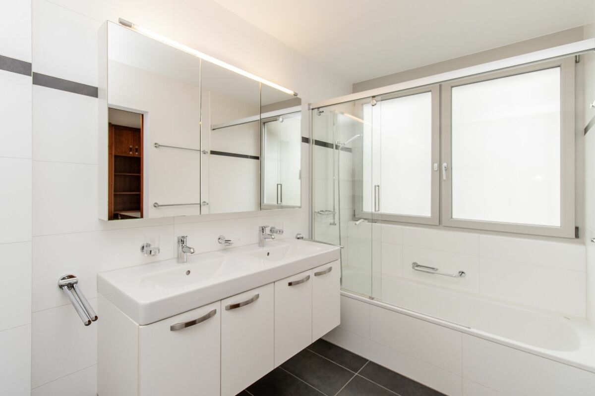 Voll ausgestattete 4.5-Zimmer-Wohnung nahe HSG - ideal für WG