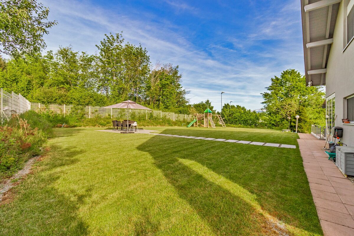Luxuriöse Villa mit weitläufigem Grundstück, Pool und Privatsphäre