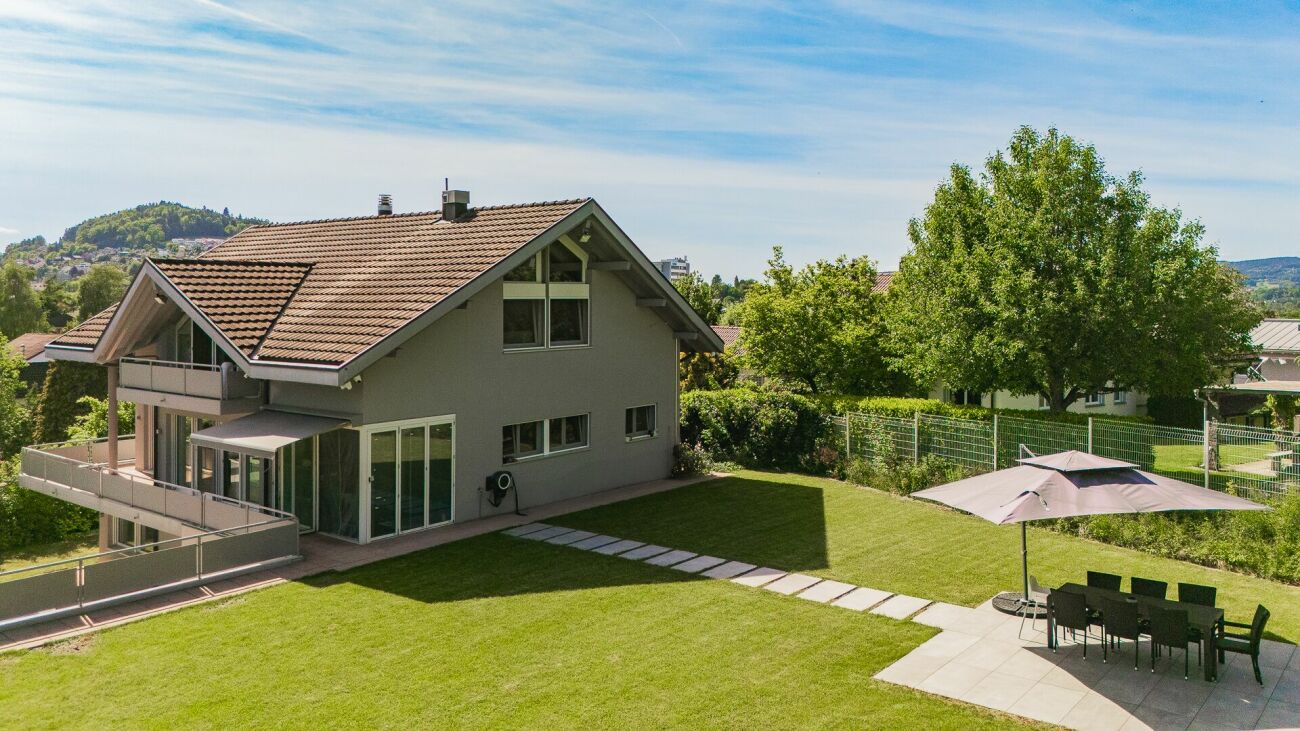 Luxuriöse Villa mit weitläufigem Grundstück, Pool und Privatsphäre