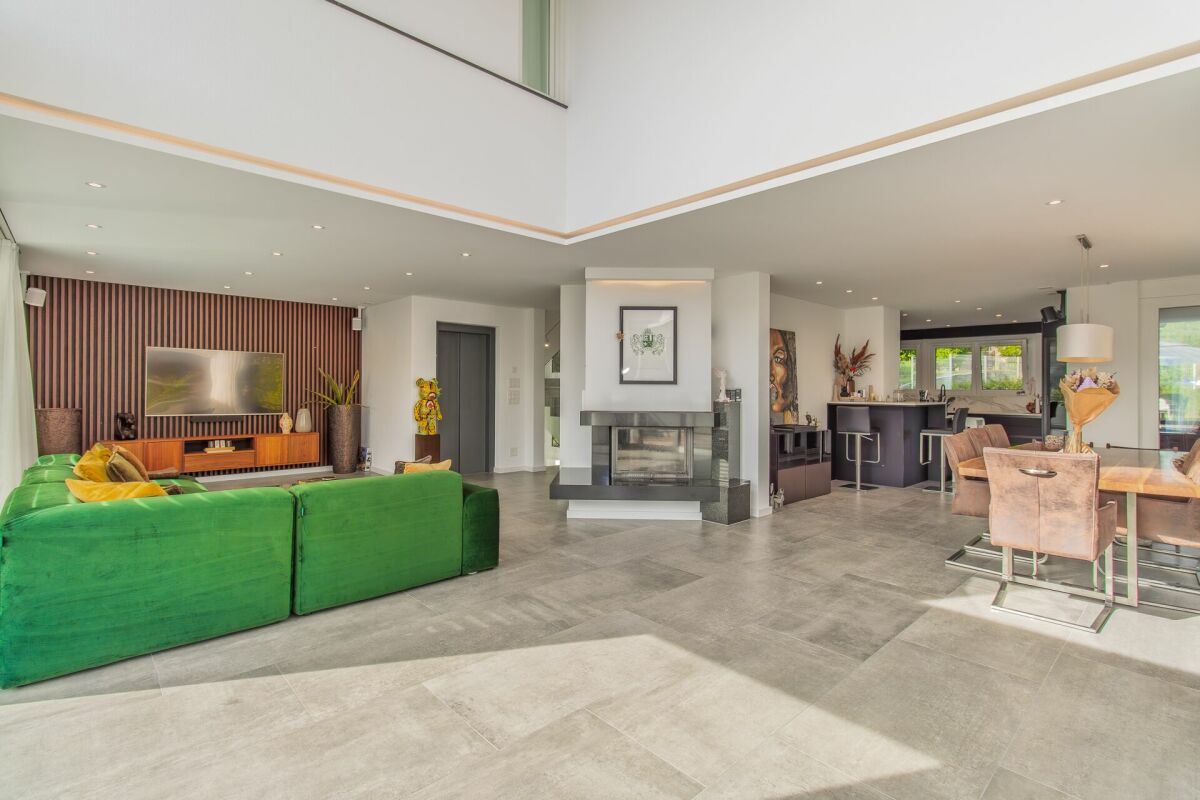 Luxuriöse Villa mit weitläufigem Grundstück, Pool und Privatsphäre