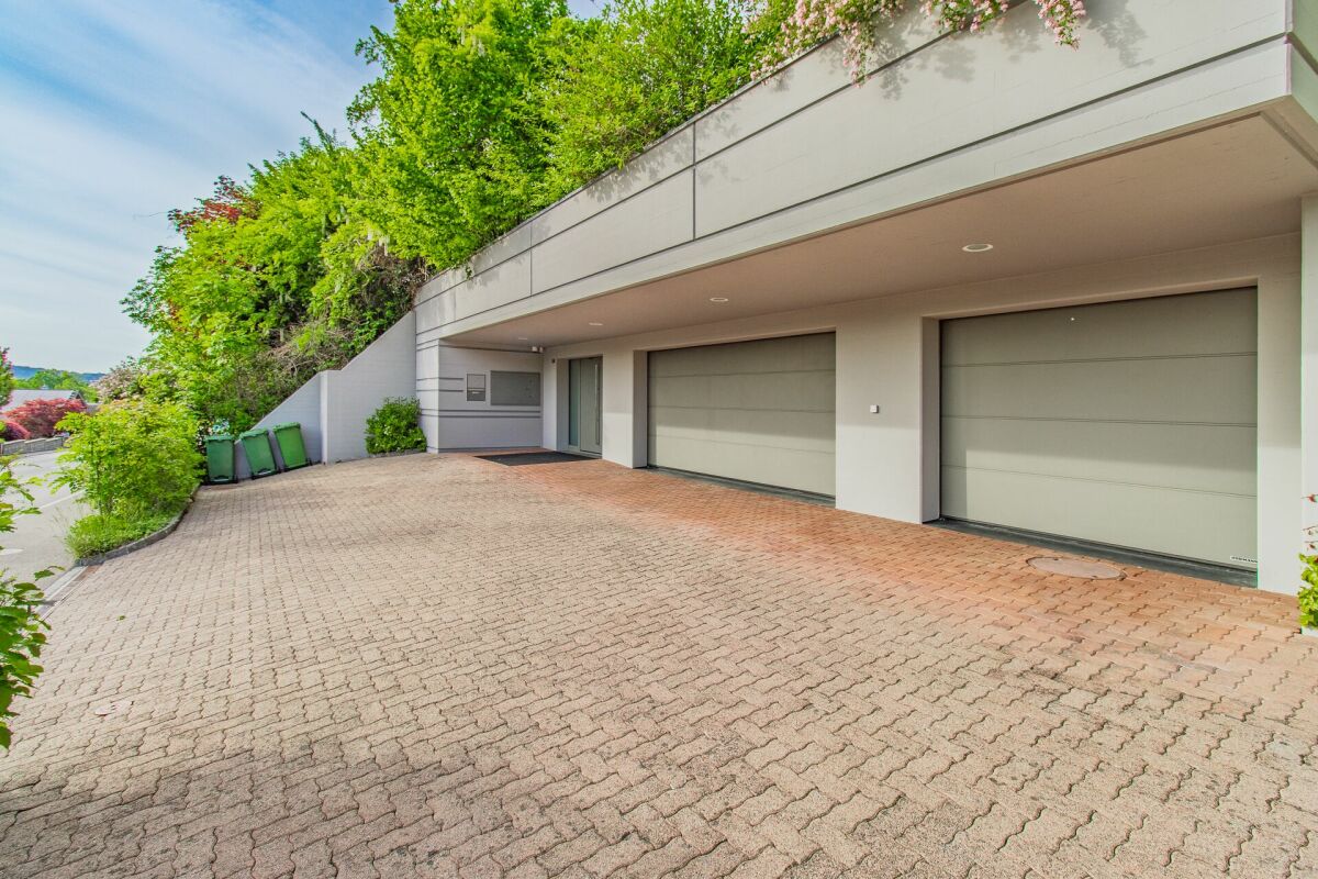 Luxuriöse Villa mit weitläufigem Grundstück, Pool und Privatsphäre