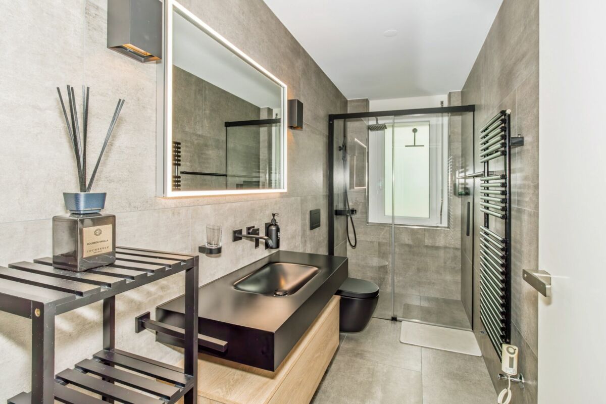 Luxuriöse Villa mit weitläufigem Grundstück, Pool und Privatsphäre