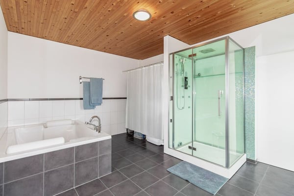 Charaktervolles 4.5-Zimmer-Architektenhaus - Moderne Holzarchitektur mit unverbaubarer Weitsicht 13