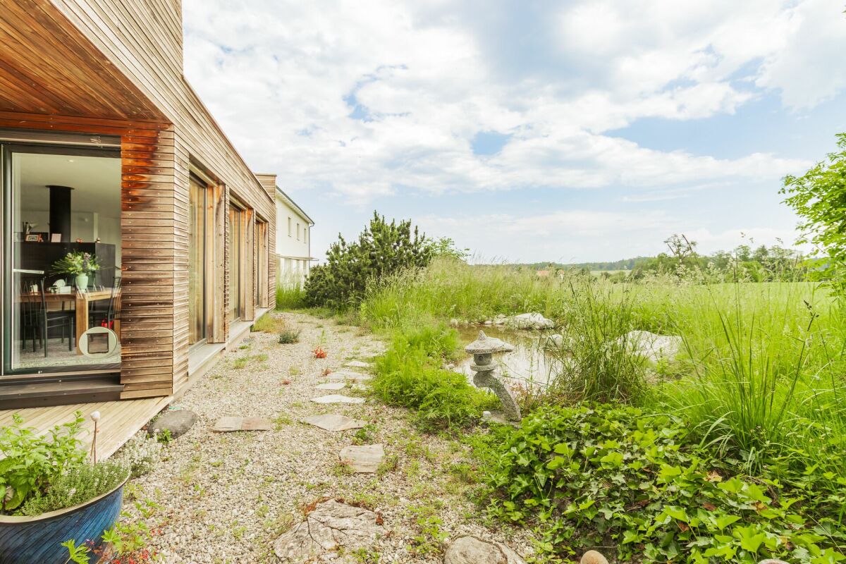 Charaktervolles 4.5-Zimmer-Architektenhaus - Moderne Holzarchitektur mit unverbaubarer Weitsicht