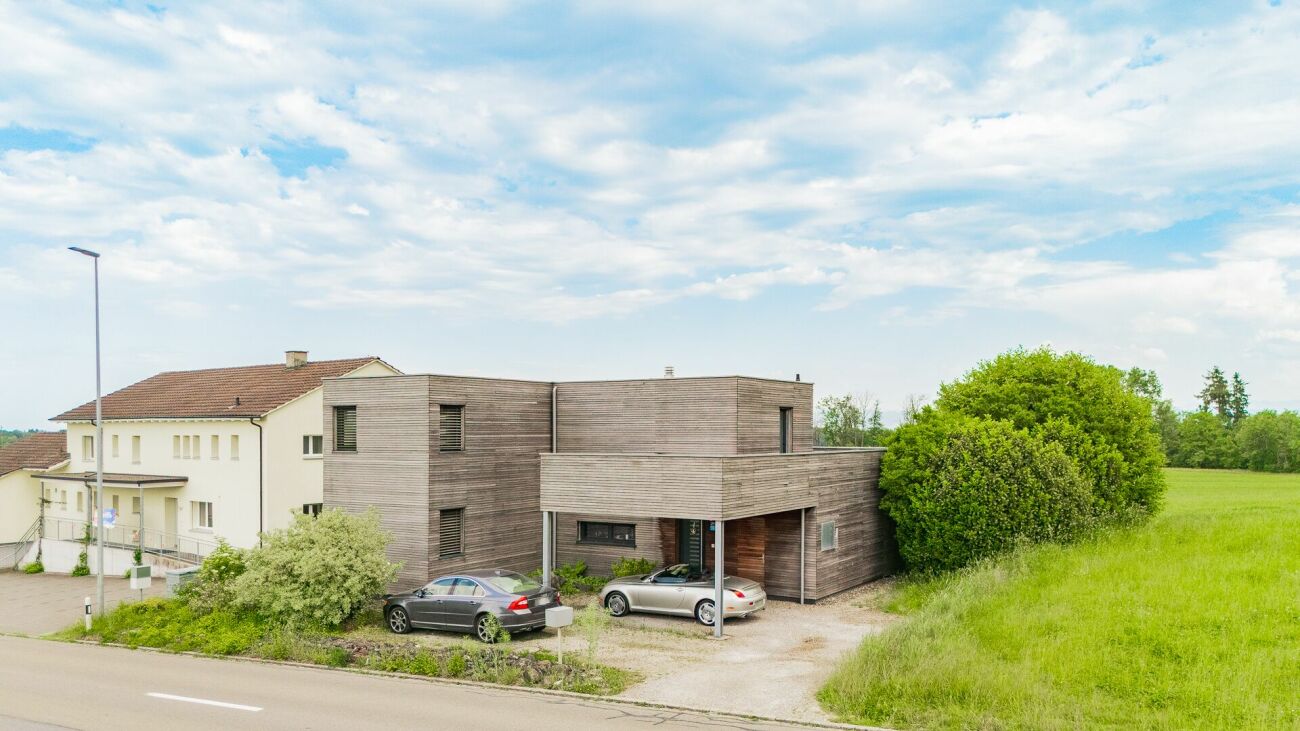 Charaktervolles 4.5-Zimmer-Architektenhaus - Moderne Holzarchitektur mit unverbaubarer Weitsicht