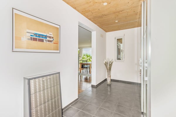 Charaktervolles 4.5-Zimmer-Architektenhaus - Moderne Holzarchitektur mit unverbaubarer Weitsicht 3