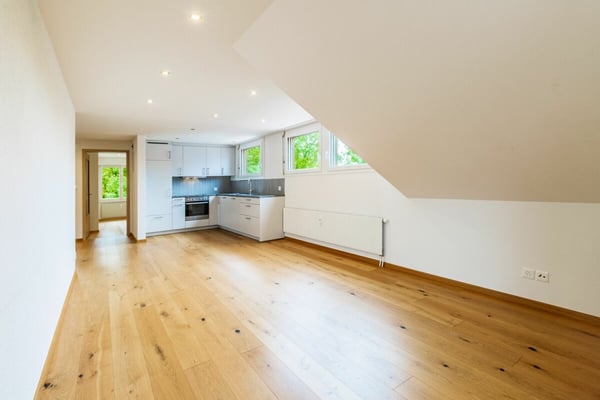 Helle 3.5-Zimmer-Dachwohnung mit offenem Wohnbereich 2