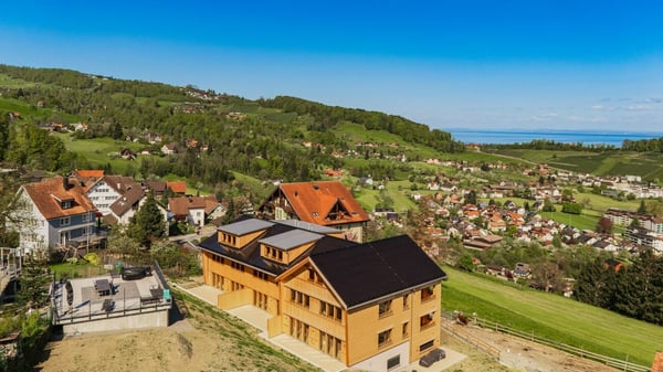DER Logenplatz über dem Bodensee - 5.5-Zimmer-Maisonette in Vollholzbauweise mit traumhafter Seesicht 2
