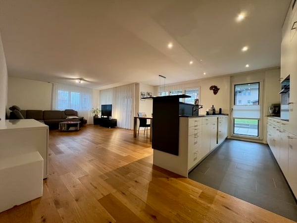 Grosszügige 1.5 Zimmerwohnung mit Blick ins Grüne 2