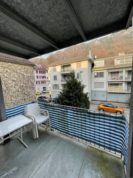 Charmante 2-Zimmer-Altbauwohnung an zentraler Lage in Glarus 6