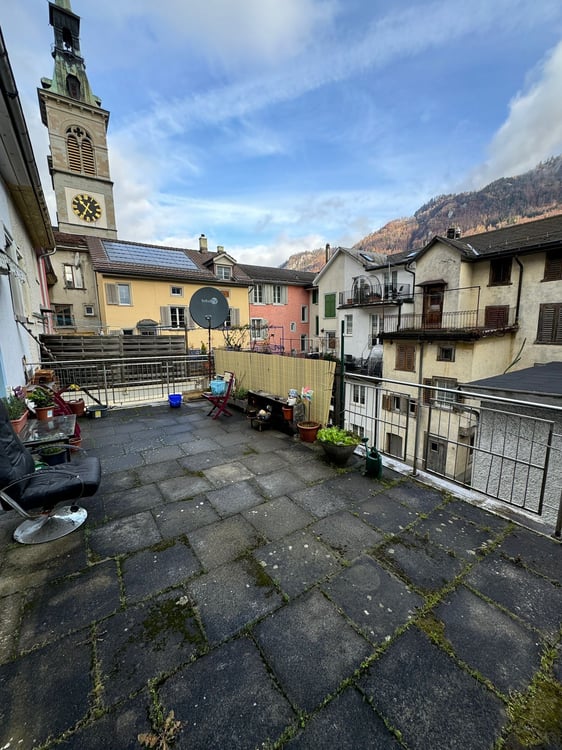 Charmante Dachwohnung auf zwei Etagen – zentral in Glarus 2