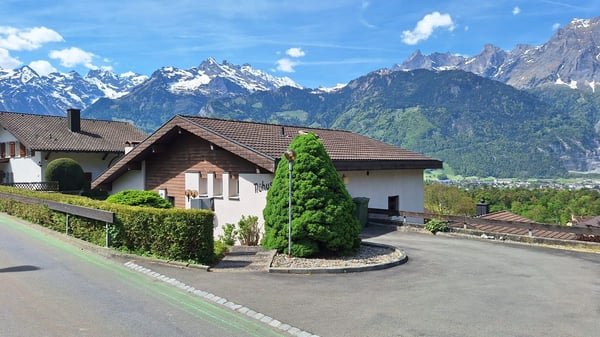 Einfamilienhaus mit traumhafter Aussicht und Umschwung 9