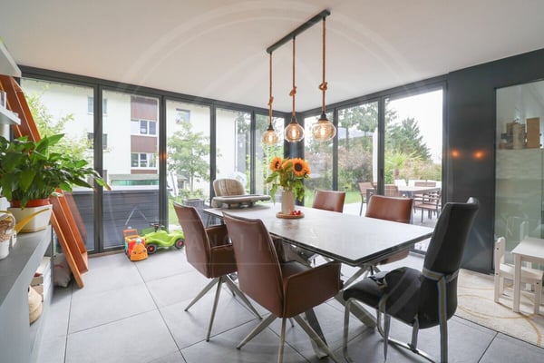RESERVIERT - Exklusive 5½-Zimmer-Gartenwohnung mit Wintergarten - Wohnen im Grünen nahe Zürich & Zug 8