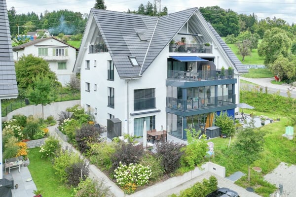 RESERVIERT - Exklusive 5½-Zimmer-Gartenwohnung mit Wintergarten - Wohnen im Grünen nahe Zürich & Zug 4