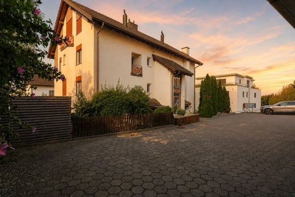 Wohnen auf zwei Ebenen - 4½-Zimmer-Maisonette mit Cheminée, Sauna und sonnigem Balkon 12