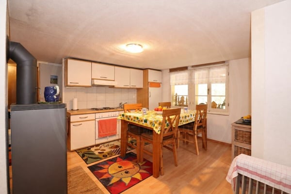 Zweifamilienhaus mit Stall und Landwirtschaftsland in Wettingen 5