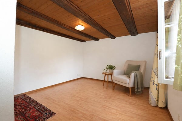 Zweifamilienhaus mit Stall und Landwirtschaftsland in Wettingen 3
