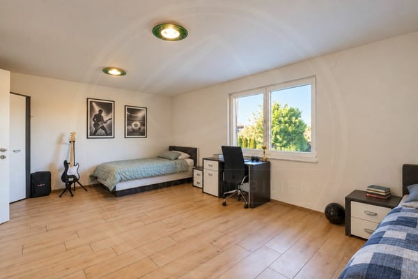 Modernes 6½-Zimmer-Reiheneinfamilienhaus mit Ausblick ins Grüne 6