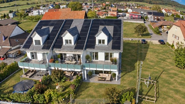 Modernes 6½-Zimmer-Reiheneinfamilienhaus mit Ausblick ins Grüne