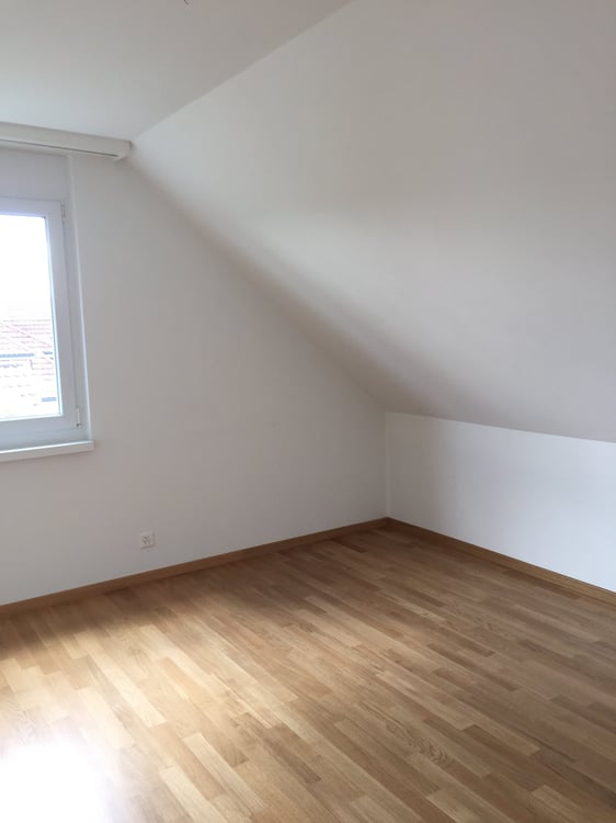 Sonnige 3.5-Zimmer-Wohnung mit Balkon in Obfelden 2