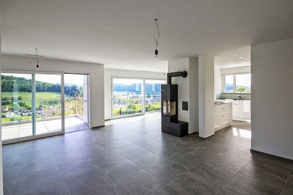 traumhafte 4.5 Zimmer Wohnung mit herrlicher Weitsicht und vielen Parkplätzen