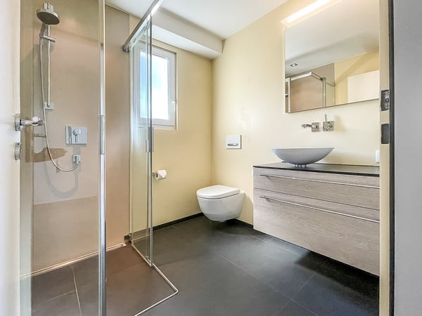 Traumhaftes EFH mit Pool und privatem Waldstück an herrlicher Aussichtslage 8