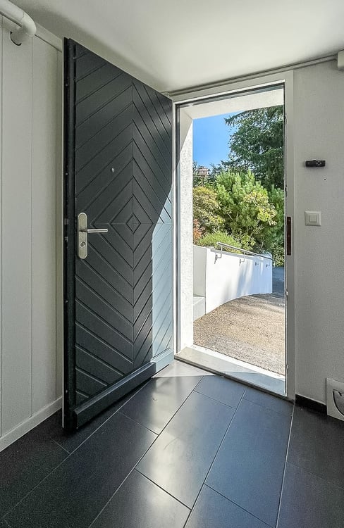 Traumhaftes EFH mit Pool und privatem Waldstück an herrlicher Aussichtslage 5