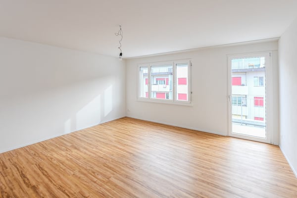 Erstbezug nach Sanierung: angebautes Einfamilienhaus mit 6.5 Zimmern und grosser Garage 10
