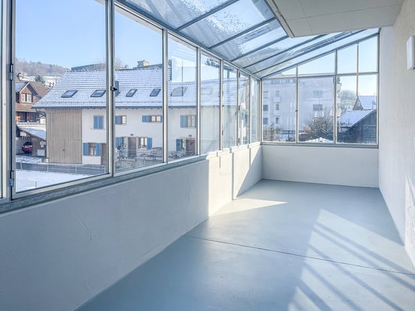 Erstbezug nach Sanierung: angebautes Einfamilienhaus mit 6.5 Zimmern und grosser Garage 5