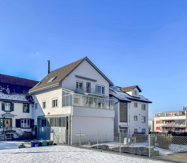 Erstbezug nach Sanierung: angebautes Einfamilienhaus mit 6.5 Zimmern und grosser Garage 3