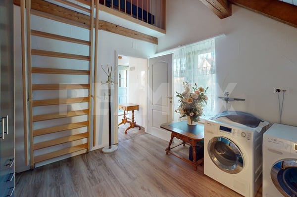 MFH Umbau-Projekt 3 - 4 Wohnungen im EG oder Praxis, Büro, Gewerbe; im OG: TOP 3.5 Zi-Dachwohnung 13