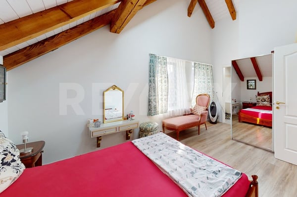 MFH Umbau-Projekt 3 - 4 Wohnungen im EG oder Praxis, Büro, Gewerbe; im OG: TOP 3.5 Zi-Dachwohnung 12