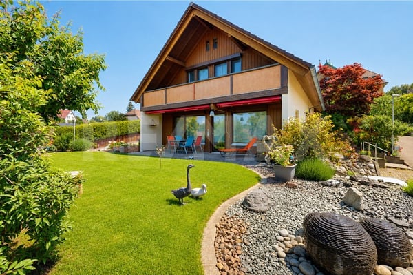 Familienparadies mit sonnigem Traumgarten in Othmarsingen 1