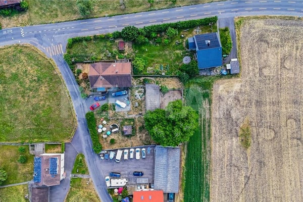 Grosszügiges Bauland mit attraktivem Entwicklungspotenzial 8
